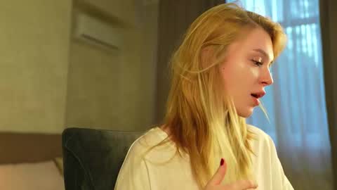 Snapshot of cyberheart_ chatting on 10/01/25, 02:56 EMILY online show from 10/01/25, 02:56