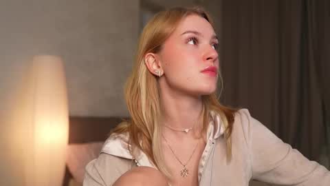 Snapshot of cyberheart_ chatting on 10/12/25, 06:29 EMILY online show from 10/12/25, 06:29