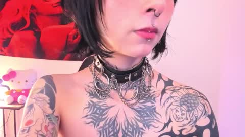 Snapshot of cyberia____________________ chatting on 10/22/25, 04:24 cel I am independent Help me reach 200 thumbs up uwu online show from 10/22/25, 04:24