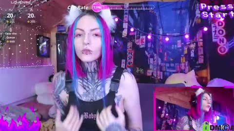 Neko online show from 10/12/25, 05:06