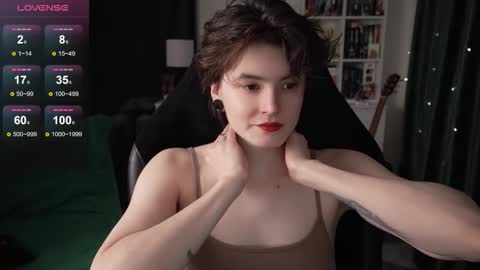 Snapshot of cybersamuraii chatting on 11/10/25, 01:21 Helen Blossom online show from 11/10/25, 01:21