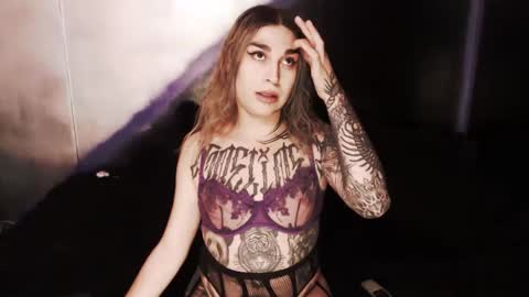 Nikki online show from 12/30/24, 12:11