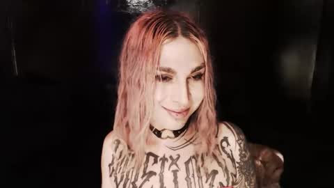 Snapshot of cybertrouble_ chatting on 11/21/25, 12:21 Nikki online show from 11/21/25, 12:21