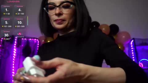 Snapshot of cyberxgoddess_ chatting on 10/25/25, 12:18 Lily Goddess online show from 10/25/25, 12:18