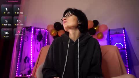 Snapshot of cyberxgoddess_ chatting on 10/30/25, 08:05 Lily Goddess online show from 10/30/25, 08:05