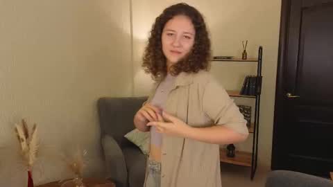 Snapshot of cynthia_myers chatting on 10/18/25, 02:07 Lola online show from 10/18/25, 02:07