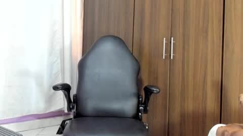 Snapshot of cyntia_wood chatting on 02/06/25, 04:25 cyntia online show from 02/06/25, 04:25