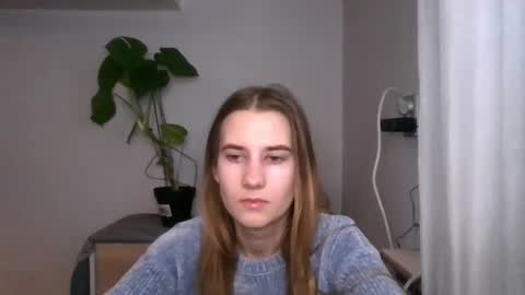 Snapshot of cyntianatural chatting on 12/19/24, 08:45 CyntiaNatural online show from 12/19/24, 08:45
