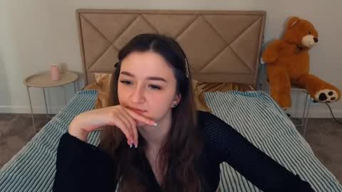 Snapshot of cyrenaluxe chatting on 04/29/26, 01:26 Cyrena online show from 04/29/26, 01:26