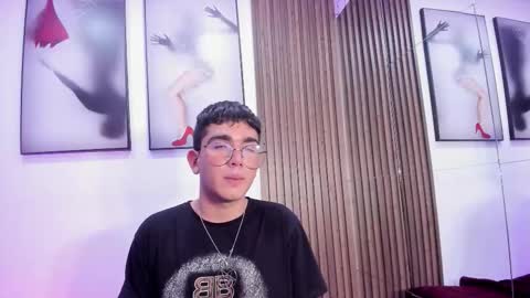 Snapshot of cyrus_wlaker chatting on 11/11/25, 11:27 cyrus online show from 11/11/25, 11:27