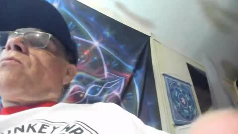 Snapshot of czechlove chatting on 10/05/25, 12:14 Andrew Thomas online show from 10/05/25, 12:14