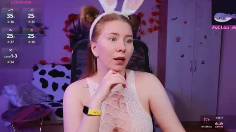 Snapshot of d0nna_ chatting on 10/22/25, 09:47 Donna online show from 10/22/25, 09:47