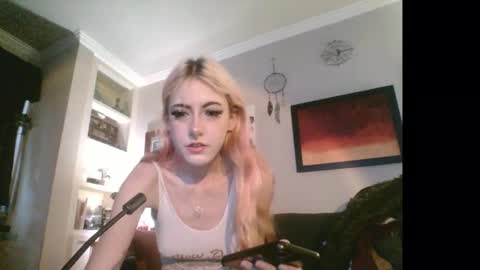 Snapshot of d_and_dean chatting on 12/17/25, 09:32 d_and_dean online show from 12/17/25, 09:32