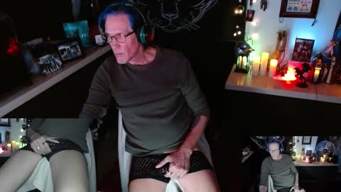 Snapshot of d_j_strokes chatting on 12/22/25, 06:10 Dave online show from 12/22/25, 06:10