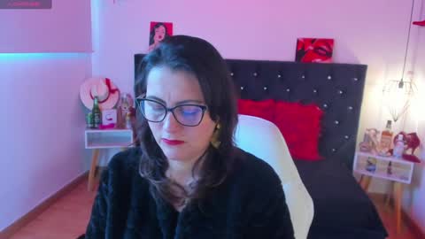 Snapshot of d_martii chatting on 01/06/25, 12:35 Mia online show from 01/06/25, 12:35