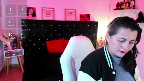 Snapshot of d_martii chatting on 01/08/25, 11:43 Mia online show from 01/08/25, 11:43