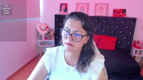 Snapshot of d_martii chatting on 01/10/25, 07:21 Mia online show from 01/10/25, 07:21