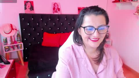 Snapshot of d_martii chatting on 01/15/25, 11:43 Mia online show from 01/15/25, 11:43