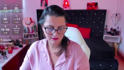 Snapshot of d_martii chatting on 01/15/25, 08:37 Mia online show from 01/15/25, 08:37