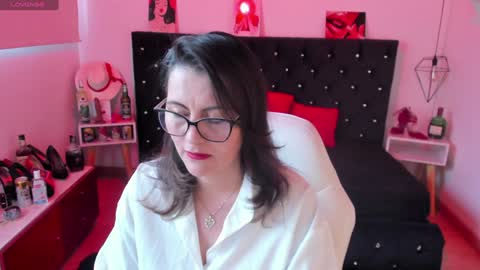 Snapshot of d_martii chatting on 01/16/25, 12:09 Mia online show from 01/16/25, 12:09