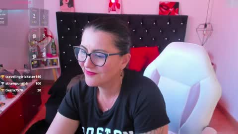 Snapshot of d_martii chatting on 01/20/25, 05:48 Mia online show from 01/20/25, 05:48