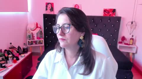Snapshot of d_martii chatting on 01/21/25, 05:30 Mia online show from 01/21/25, 05:30