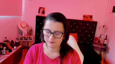 Snapshot of d_martii chatting on 01/23/25, 11:48 Mia online show from 01/23/25, 11:48