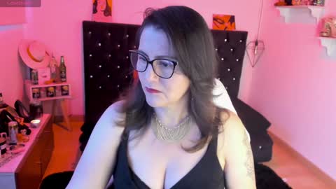 Snapshot of d_martii chatting on 01/24/25, 11:37 Mia online show from 01/24/25, 11:37