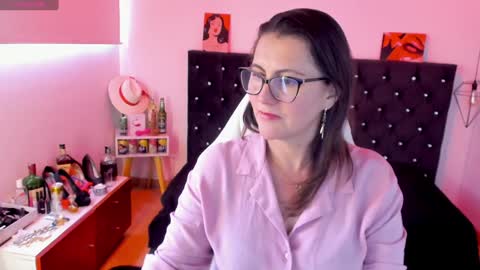 Snapshot of d_martii chatting on 01/27/25, 05:48 Mia online show from 01/27/25, 05:48