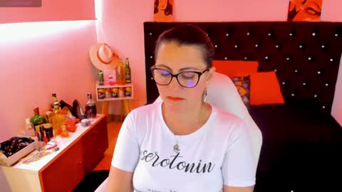 Snapshot of d_martii chatting on 01/31/25, 06:03 Mia online show from 01/31/25, 06:03