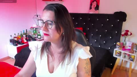 Snapshot of d_martii chatting on 02/07/25, 12:28 Mia online show from 02/07/25, 12:28