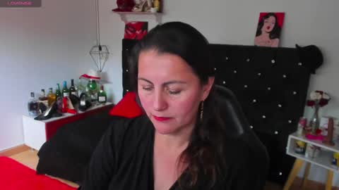 Snapshot of d_martii chatting on 02/12/25, 07:45 Mia online show from 02/12/25, 07:45