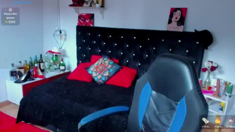 Snapshot of d_martii chatting on 02/13/25, 12:32 Mia online show from 02/13/25, 12:32