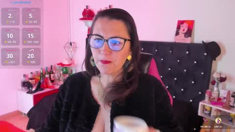 Snapshot of d_martii chatting on 02/15/25, 12:01 Mia online show from 02/15/25, 12:01