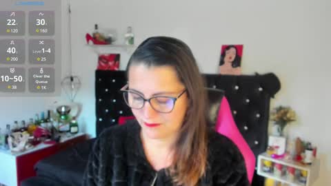 Snapshot of d_martii chatting on 02/18/25, 12:17 Mia online show from 02/18/25, 12:17