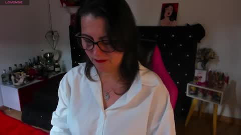 Snapshot of d_martii chatting on 02/19/25, 02:23 Mia online show from 02/19/25, 02:23