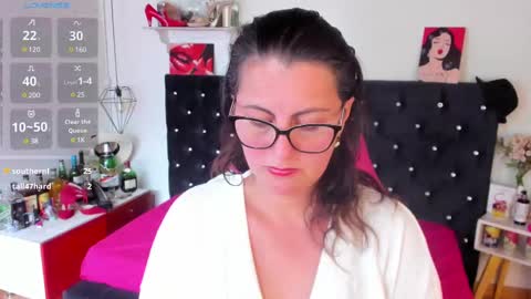 Snapshot of d_martii chatting on 02/25/25, 06:20 Mia online show from 02/25/25, 06:20