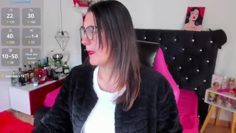 Snapshot of d_martii chatting on 02/28/25, 12:42 Mia online show from 02/28/25, 12:42