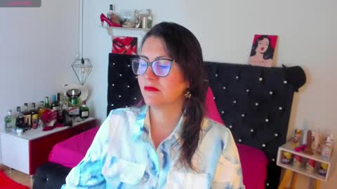 Snapshot of d_martii chatting on 03/02/25, 11:18 Mia online show from 03/02/25, 11:18