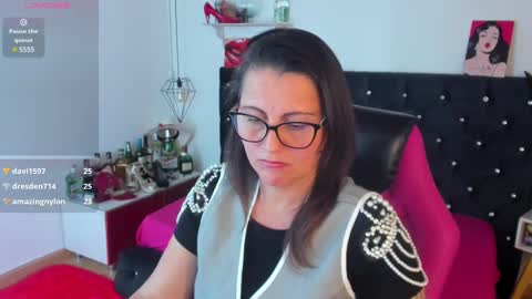 Snapshot of d_martii chatting on 03/07/25, 06:11 Mia online show from 03/07/25, 06:11