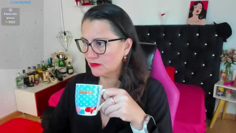 Snapshot of d_martii chatting on 03/10/25, 12:37 Mia online show from 03/10/25, 12:37