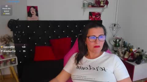 Snapshot of d_martii chatting on 03/11/25, 06:19 Mia online show from 03/11/25, 06:19
