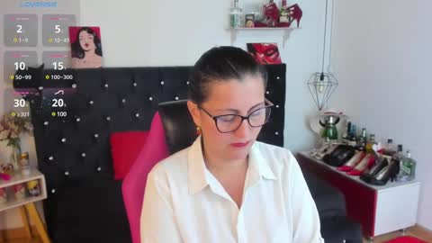 Snapshot of d_martii chatting on 03/12/25, 12:26 Mia online show from 03/12/25, 12:26