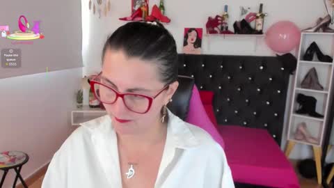 Snapshot of d_martii chatting on 09/09/25, 12:05 Mia online show from 09/09/25, 12:05