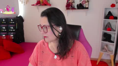 Snapshot of d_martii chatting on 09/11/25, 12:27 Mia online show from 09/11/25, 12:27