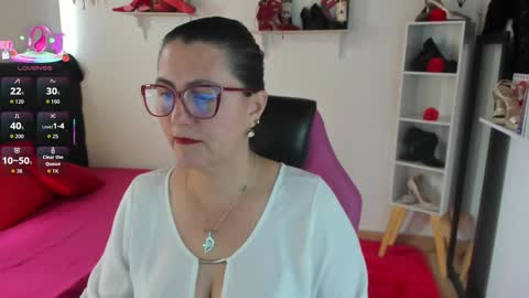 Snapshot of d_martii chatting on 09/12/25, 02:39 Mia online show from 09/12/25, 02:39