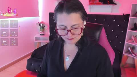 Mia  online show from 10/03/25, 01:30