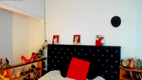 Mia  online show from 10/24/25, 12:45