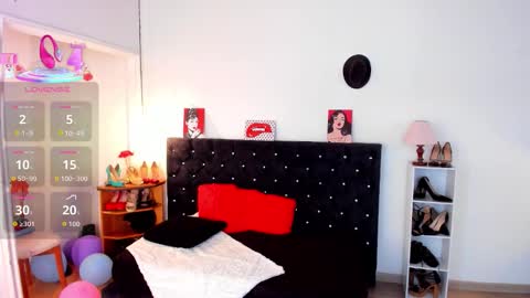 Mia  online show from 11/11/25, 01:00