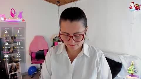 Snapshot of d_martii chatting on 12/18/25, 11:38 Mia online show from 12/18/25, 11:38
